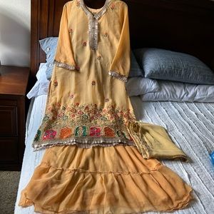 Vintage Elegant Yellow Embroidered Salwar Suit